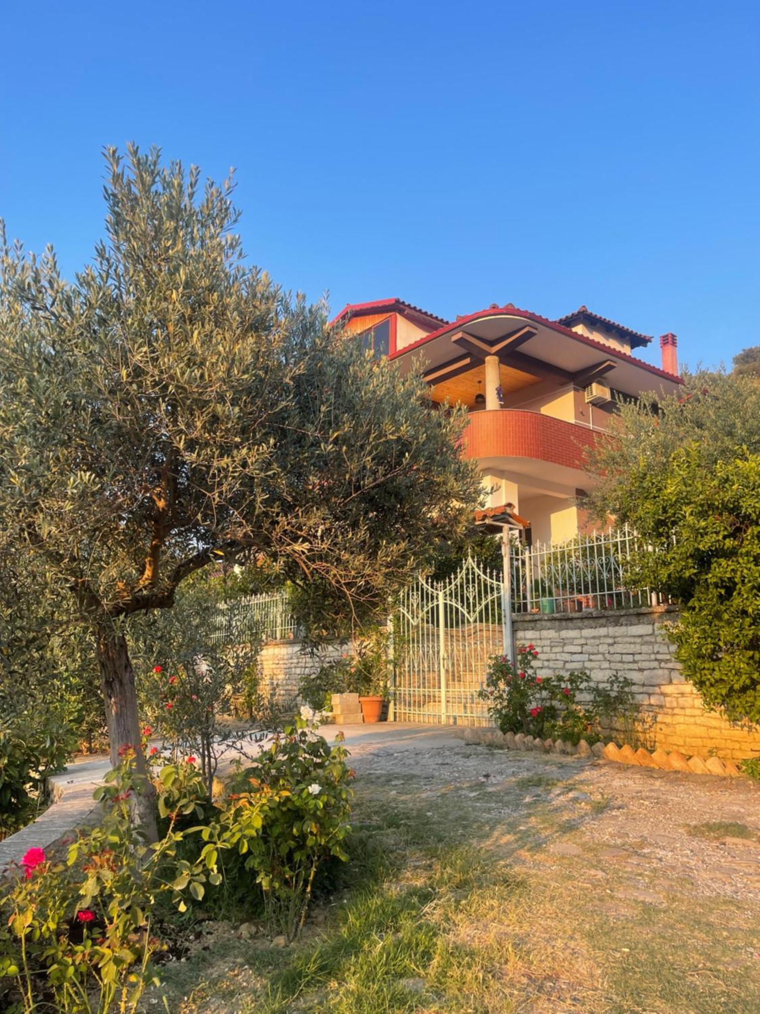 Georgemishel Guest House Берат Экстерьер фото