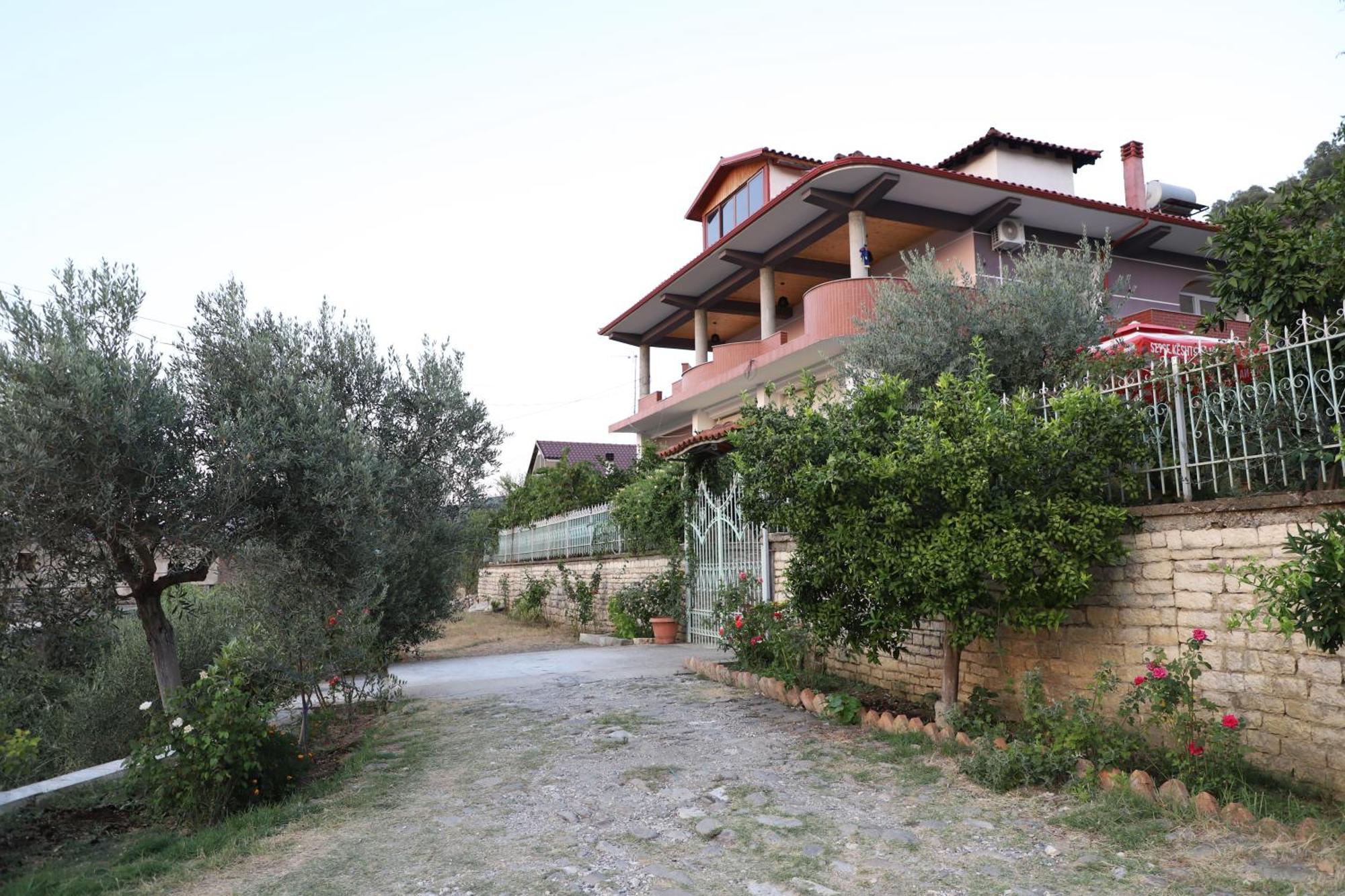 Georgemishel Guest House Берат Экстерьер фото