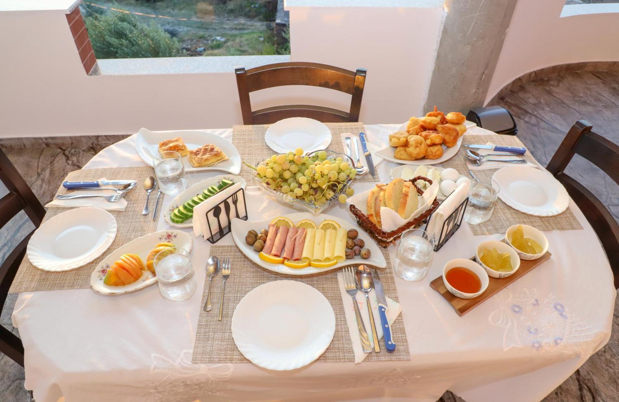 Georgemishel Guest House Берат Экстерьер фото